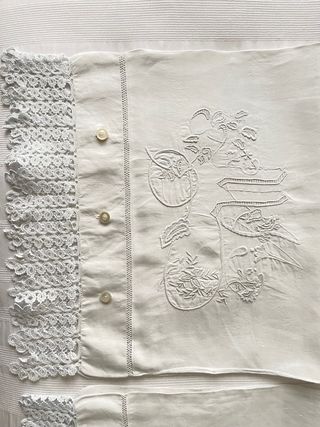 Juego Sábanas y 2 Fundas Almohada Bordadas