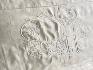 Juego Sábanas y 2 Fundas Almohada Bordadas