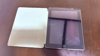 Lote informatico: iPad + MacBook Air + Zaino