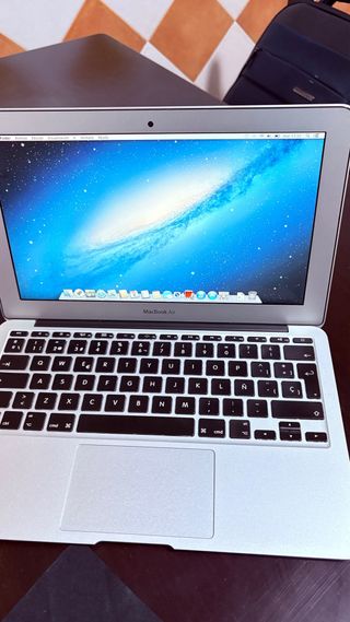 Lote informatico: iPad + MacBook Air + Zaino