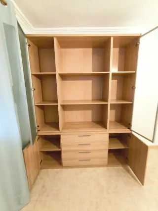 Mueble de salón madera y cristal