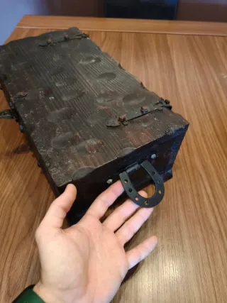 Caja de madera estilo medieval