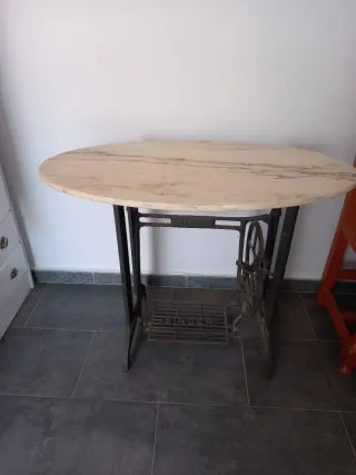 Mesa Singer Mármol y Metal