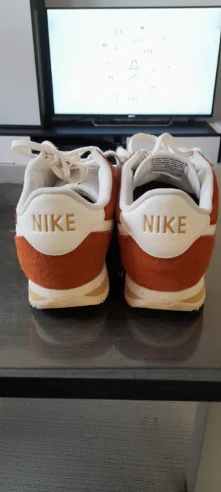 Nike Cortez Naranja y Blanco