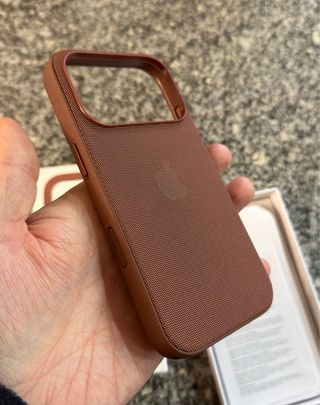 Capa iPhone 17 Pro TechWoven Sienna