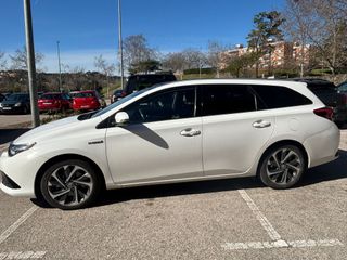 Toyota Auris Touring Sports 2016