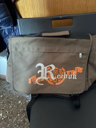 Bandolera Reebok grande beige y marrón