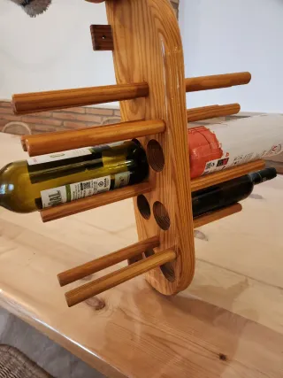 Botellero de madera vertical
