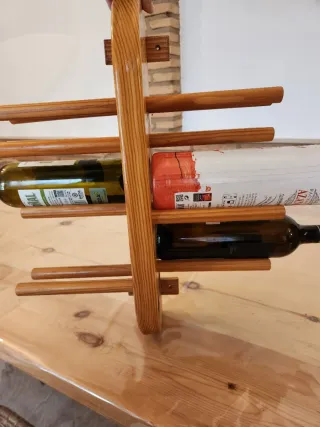 Botellero de madera vertical