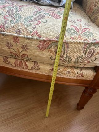 Dos sillones orejero tela y madera