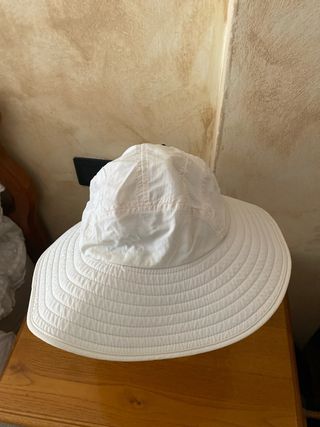 Sombrero americano para el sol blanco