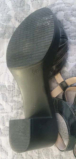 Sandalias tacón negras y plateadas