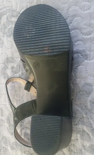 Sandalias tacón negras y plateadas