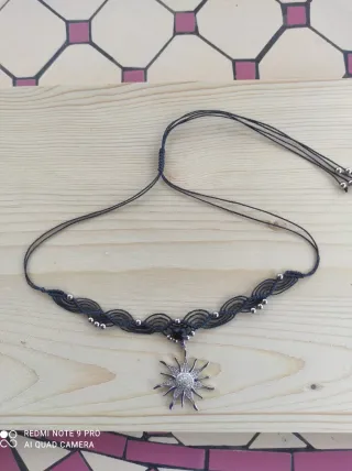 Collana macramè con ciondolo sole