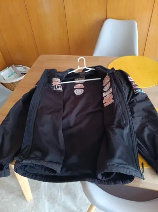 Chaqueta deportiva con parches