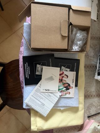 Caja Nintendo DS Lite con manuales