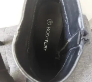 Stivaletti neri con tacco