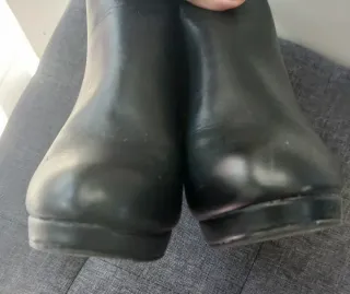 Stivaletti neri con tacco