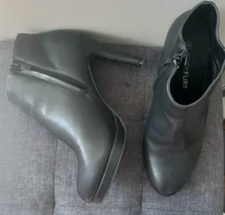 Stivaletti neri con tacco