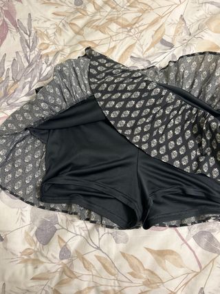 Falda pantalón mini estampada. Talla pequeño.
