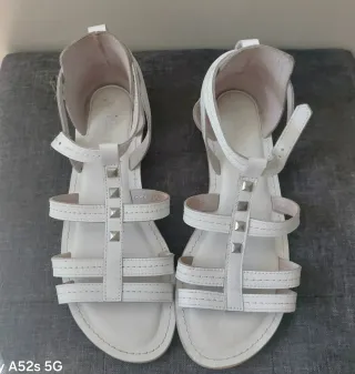 Sandali donna bianchi con borchie