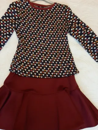 Falda Silvia Godino Talla M Granate, es de Neopren