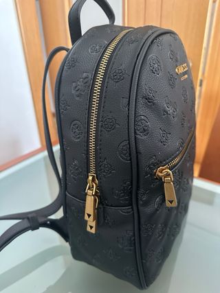 Mochila y monedero Guess negros