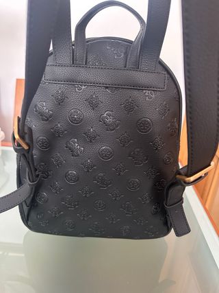 Mochila y monedero Guess negros