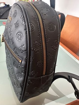 Mochila y monedero Guess negros