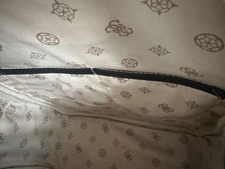 Mochila y monedero Guess negros