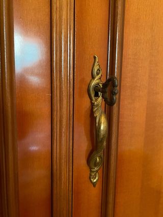 Armario antiguo madera barnizada 3 puertas