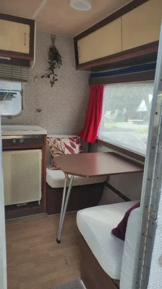 Caravana ligera con documentación