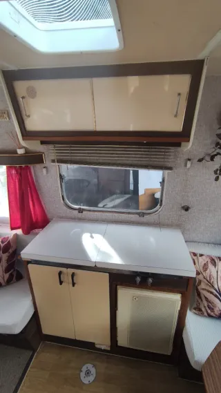 Caravana ligera con documentación