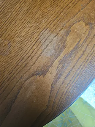 Mesa de comedor de madera