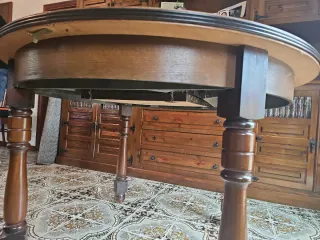 Mesa de comedor de madera