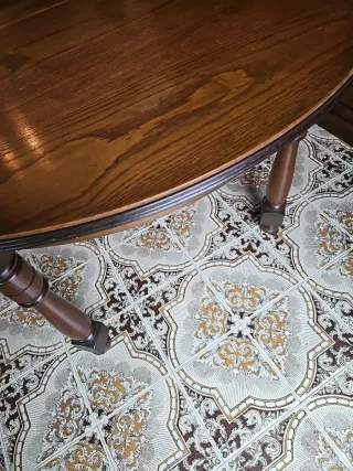 Mesa de comedor de madera
