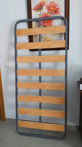 Somier con patas. Medidas: 80x180