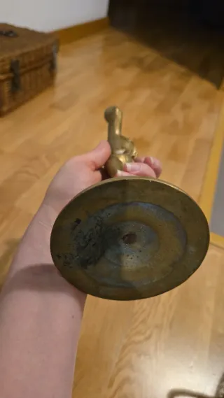 Figura decorativa con flor bronce