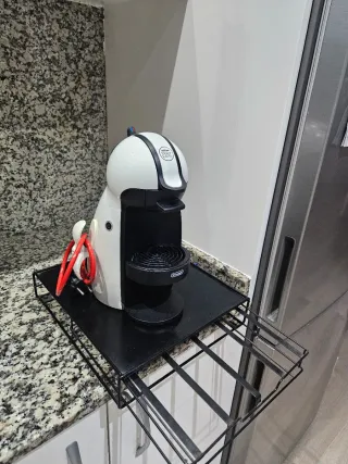 Cafetera Dolce Gusto Blanca + Porta capsulas