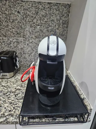 Cafetera Dolce Gusto Blanca + Porta capsulas