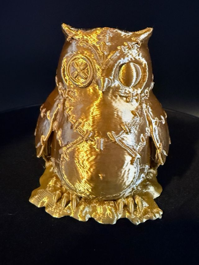 Búho decorativo dorado