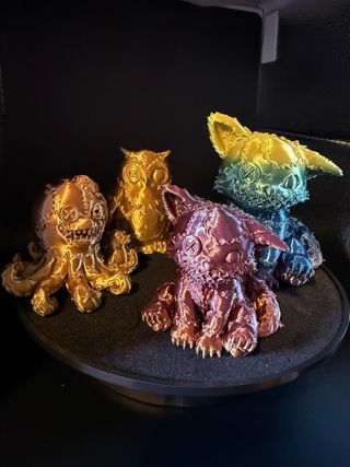 Búho decorativo dorado