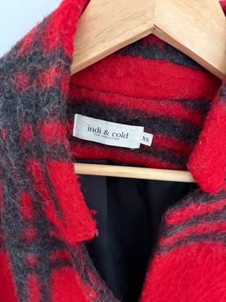 Abrigo Indi & Cold cuadros rojo y gris Talla XS
