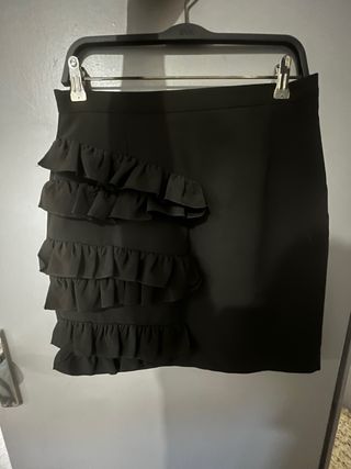 Falda negra con volantes talla L