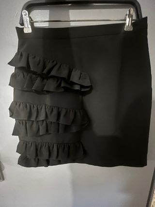 Falda negra con volantes talla L