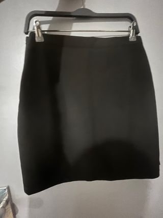 Falda negra con volantes talla L