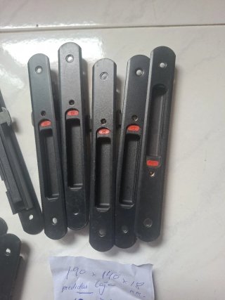 10 Cierres de embutir para ventanas de Aluminio.
