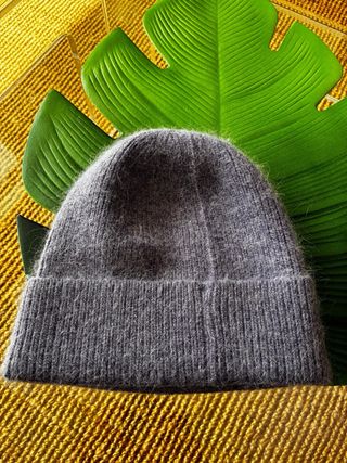 Gorro y guantes de punto azul gris