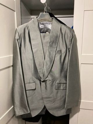 Traje Inmaculada García Novio Gris