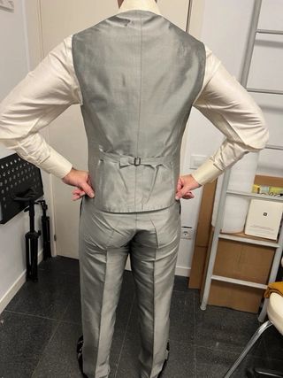 Traje Inmaculada García Novio Gris